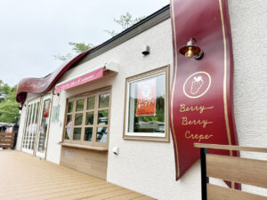 クレープ店 外観2